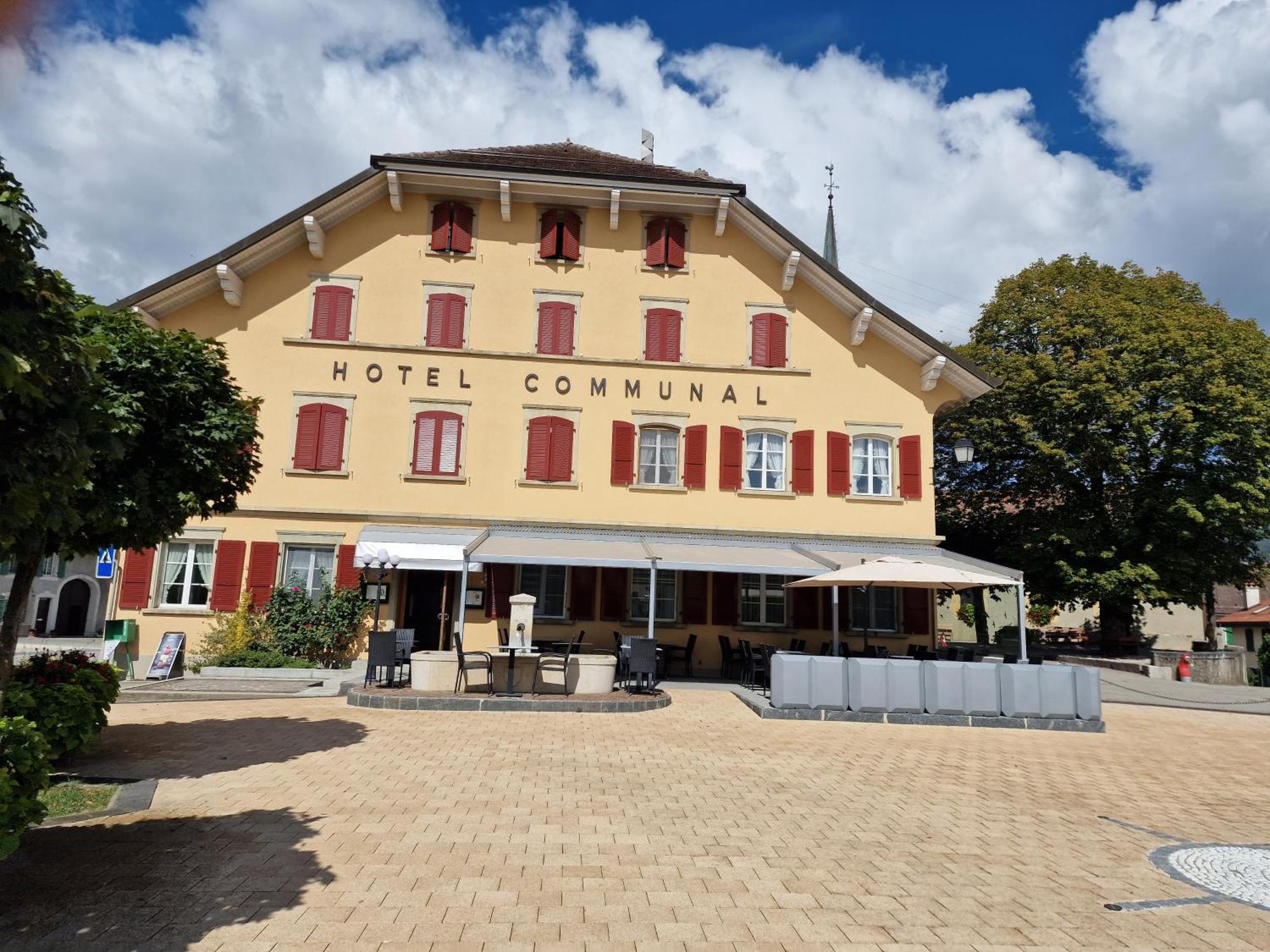 Auberge De Ballens Exteriör bild
